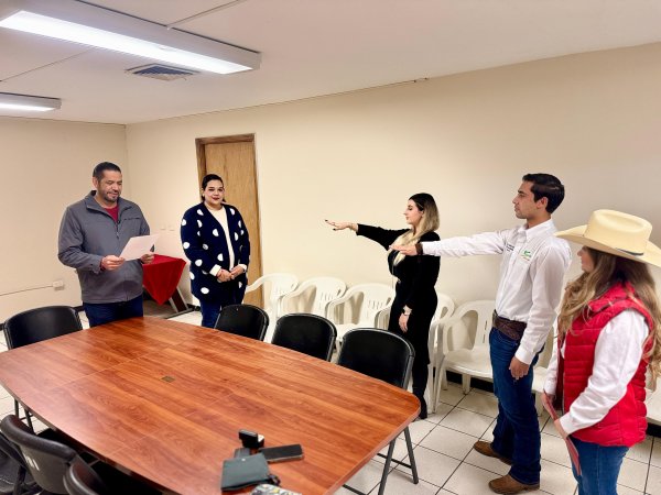 Protestan Diego Mendoza y Loredi Reyes como dirigentes de la Vanguardia Juvenil Agrarista en Parral