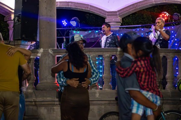 Hoy en Meoqui música y baile con Armando y su Nueva Imagen en el Domingo de Serenata