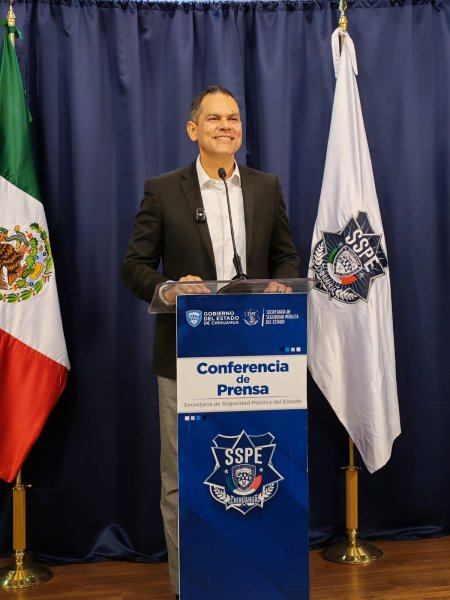 Rinde Gil Loya homenaje a Pancho Barrio