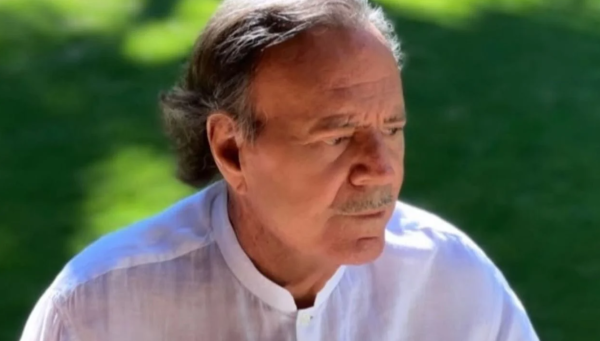 Julio Iglesias pide archivar denuncia de agresiones sexuales por 