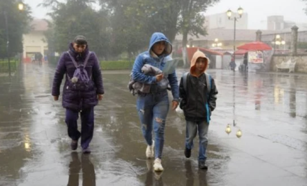 Lluvias y chubascos en casi todo el país el martes; 14 estados tendrán temperaturas bajo cero