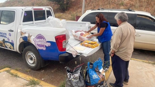 Entrega Gobierno del Estado alimento del programa Croquetas con Causa a refugio de Parral