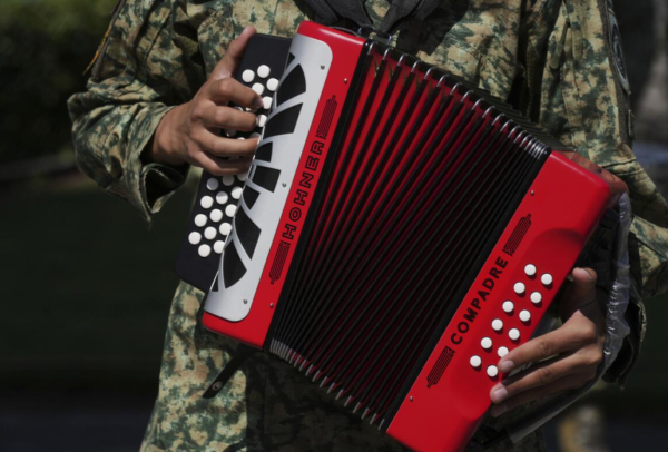 Incrementarán multas artistas de narco-corridos ante modificación de UMAS: Fuentes