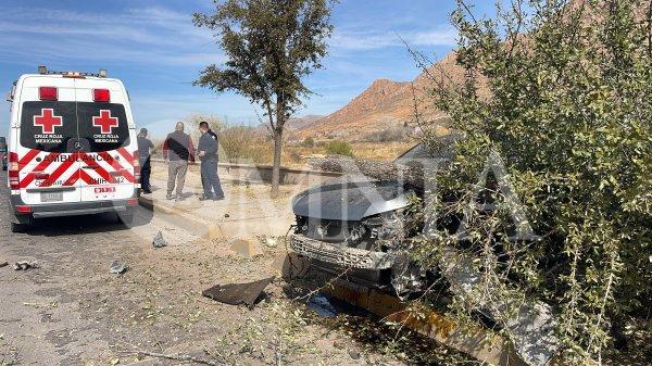Conductor pierde el control y se impacta contra árbol en la vialidad Sacramento