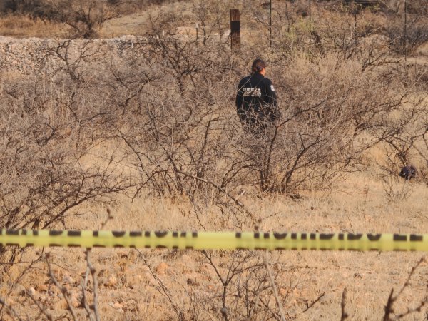 Localizan a dos personas sin vida en la carretera Aldama–Ojinaga