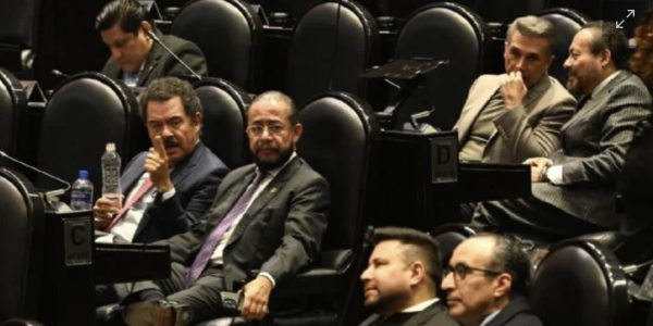 Adán Augusto López asegura que el arribo de avión militar de EU no le compete al Senado