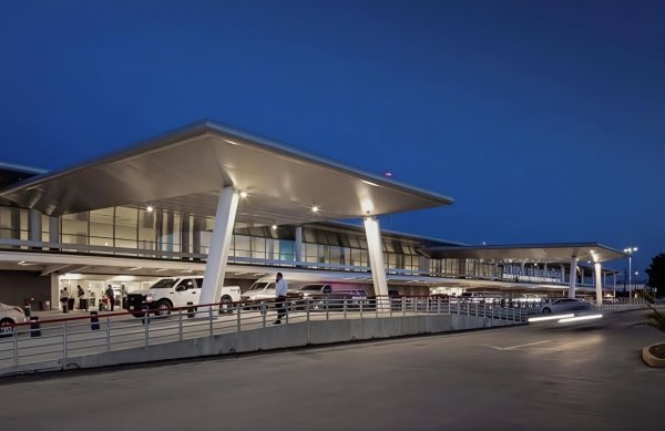 Desvían vuelos en el aeropuerto de Chihuahua por avería de aeronave en la pista