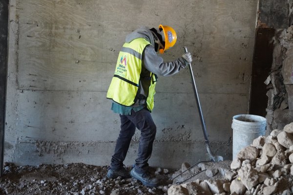 Trabaja Municipio en colocación de estructura en puente de Riberas del Sacramento