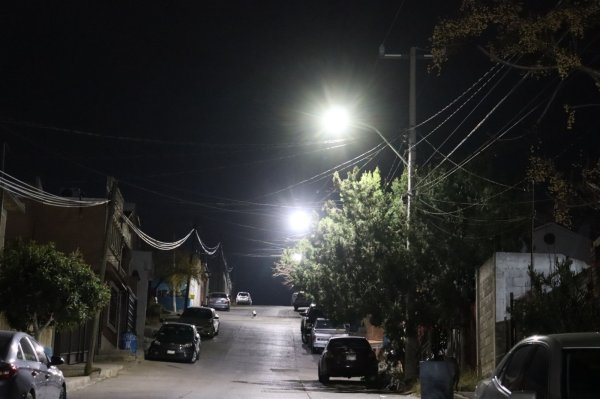 Instalan alumbrado LED del Municipio en la colonia Zootecnia