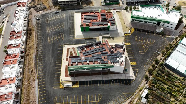 Beneficia SCOP a más de 3 mil estudiantes y personal académico con pavimentación de estacionamiento en la UTCH