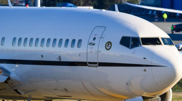 Avión del Departamento de Justicia de EU arriba al AICM; reportan sobrevuelo militar en la Península de Yucatán