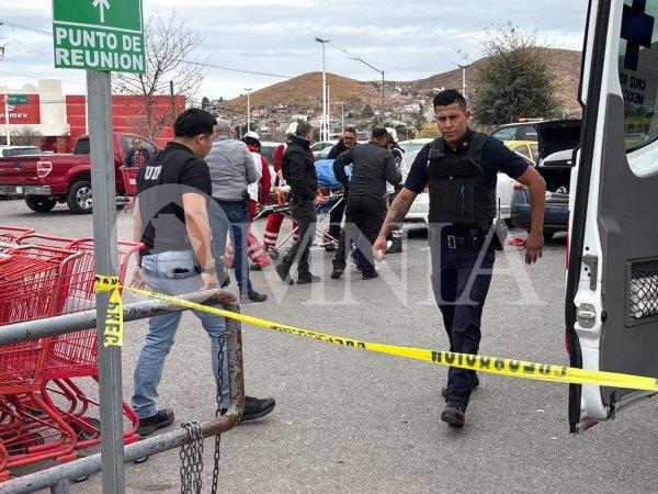 Atacan a balazos a mujer en estacionamiento de Alsuper; recibe disparos en hombro y rostro