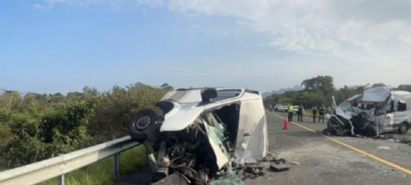 Choca comitiva que se dirigía a evento de Sheinbaum en Veracruz; hay 3 muertos y 10 heridos
