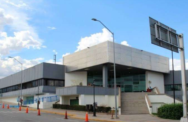 Fallece hombre en barandilla de la Fiscalía General del Estado