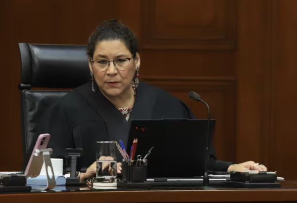 Lenia Batres se queda sin retrato tras escándalo; Corte admite errores en proceso