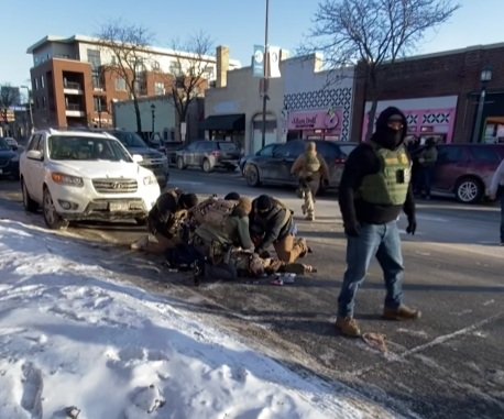 Video: Agentes de migración asesinan a hombre en Minneapolis durante operativo