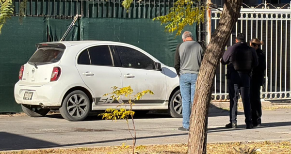 Vehículo es blanco; presenta impactos de bala en la colonia Nacional