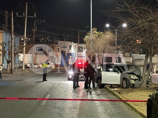 Muere hombre al chocar contra árbol al norte de la ciudad