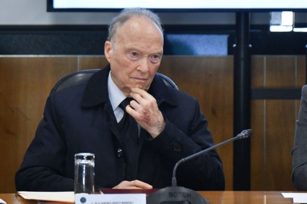 Le dan salida política a Gertz Manero con embajada luego de actuación polémica en la FGR: Memo Ramírez