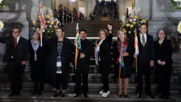 SCJN gasta casi 300 mil pesos en togas para nuevos ministros