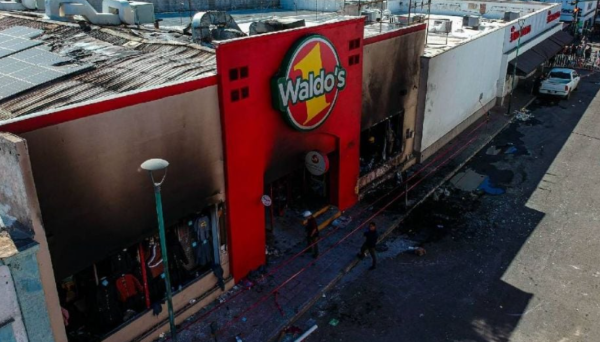 Procesan a seis personas y al representante de la tienda por incendio en Waldo's que dejó 23 muertos