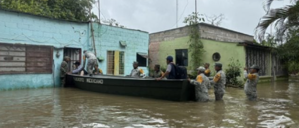 Lluvias del frente frío 30 desbordan ríos y activan Plan DN-III-E en Teapa, Tabasco