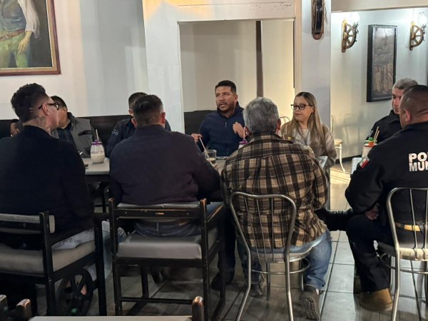 Fortalece Seguridad Pública coordinación con comerciantes del centro de Delicias