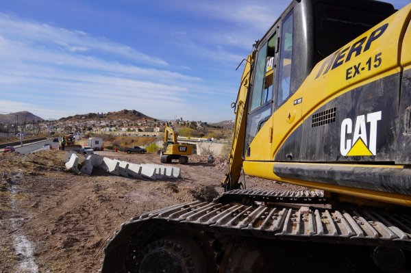Avanza Municipio en excavaciones de construcción de gaza de incorporación Teófilo Borunda - Periférico de la Juventud