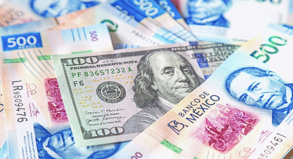 Peso mexicano extiende su avance contra el dólar tras el primer anuncio de la Fed en el año