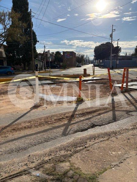 Denuncian obra inconclusa y fuga de agua en la Av. Francisco Villa