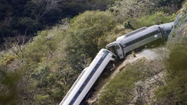 Conductor y jefe de despachadores del tren descarrilado no tenían licencia ferroviaria vigente