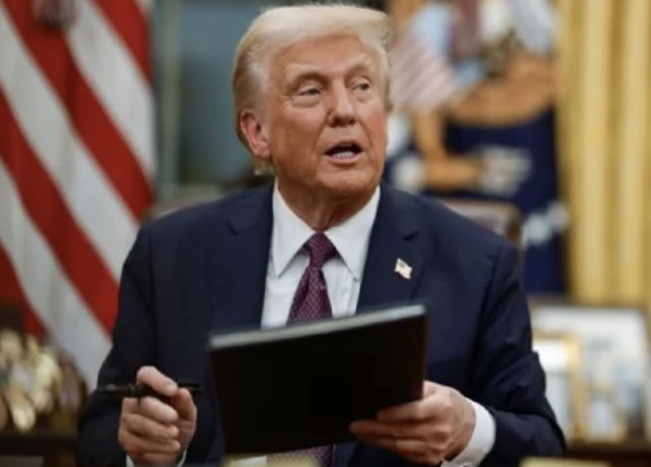 Nueva Derecha sugiere aplicar en México la misma política de Trump contra el aborto