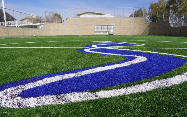 Trabaja Municipio en los últimos detalles de construcción de la cancha de futbol rápido en la Secundaria Técnica 77