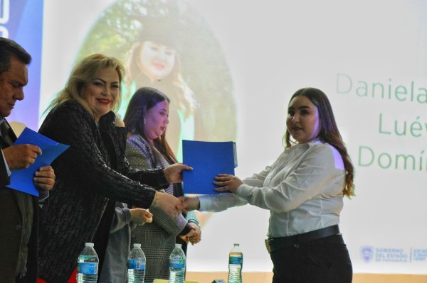 Egresa primera generación del SEA-Vistas Cerro Grande del Cobach