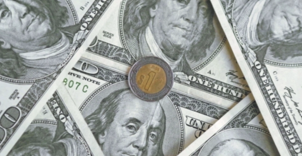 Peso mexicano se deprecia contra el dólar tras tocar mejor nivel en lo que va del año