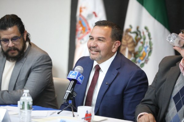 Cruz Pérez Cuéllar reafirma respaldo al comercio juarense en sesión del Consejo Directivo de CANACO