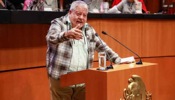 Senador morenista crítica a su partido por el reclutamiento de alcaldes de oposición