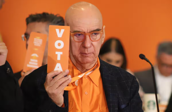MC coquetea con Morena: Dante Delgado pone precio a los votos para la reforma electoral
