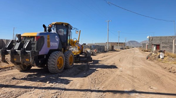 Estado y Municipio atienden solicitud vecinal y rehabilitan calle en la colonia Santa Anita en Camargo