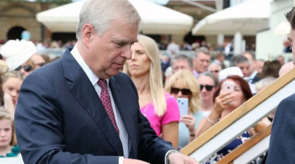 Archivos Epstein: revelan más fotos del expríncipe Andrés que lo ligan al caso mientras él guarda silencio