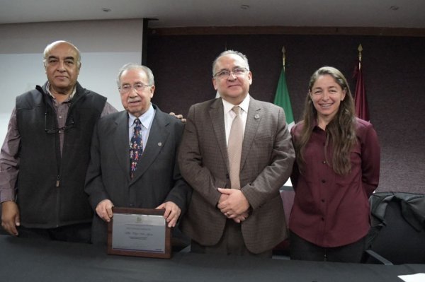UACH rinde homenaje a la trayectoria del profesor Felipe Vale Alférez