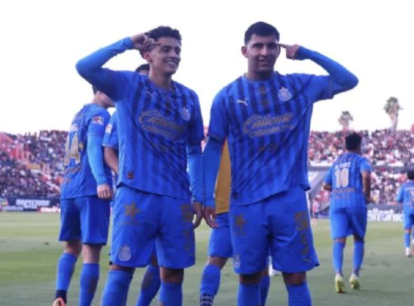 Chivas vence a domicilio 3-2 a San Luis para extender su paso perfecto en la Liga MX