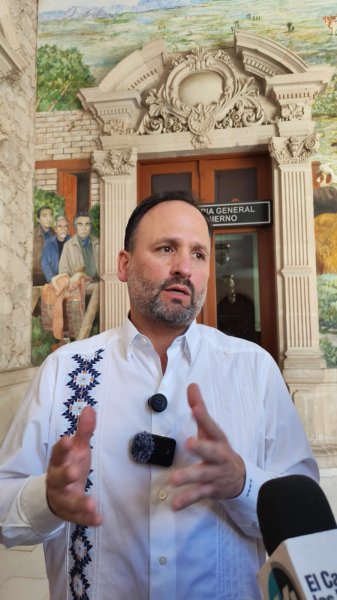 Vi muchos camiones; no pierden la costumbre de hacer uso de IA para llenar eventos: De la Peña asistencia a evento de Sheinbaum en Ciudad Juárez