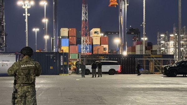 Catean Aduana Marítima de Ensenada y encuentran cuatro autos de lujo robados