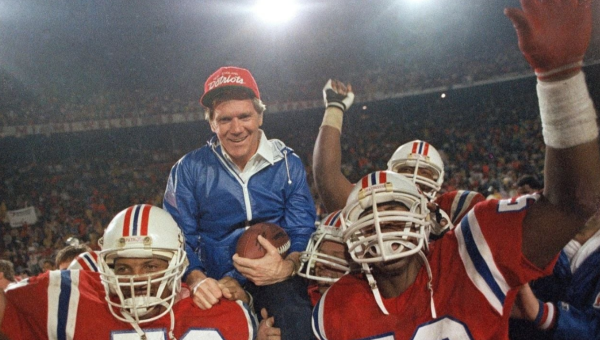 Raymond Berry, miembro del Salón de la Fama y entrenador de los Patriots, fallece a los 93 años