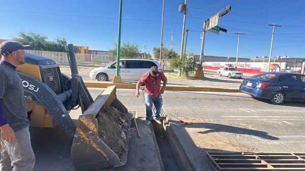Servicios municipales comienza la limpieza de drenes pluviales y arroyos en Camargo