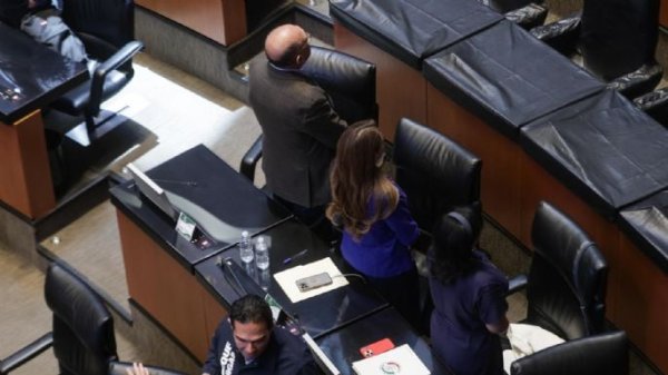 Opositores dan la espalda a la Mesa Directiva en la Comisión Permanente