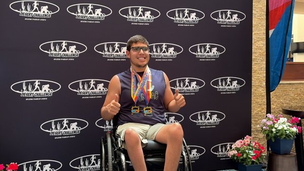 Destaca estudiante de FCCF-UACH en competencia internacional de atletismo adaptado