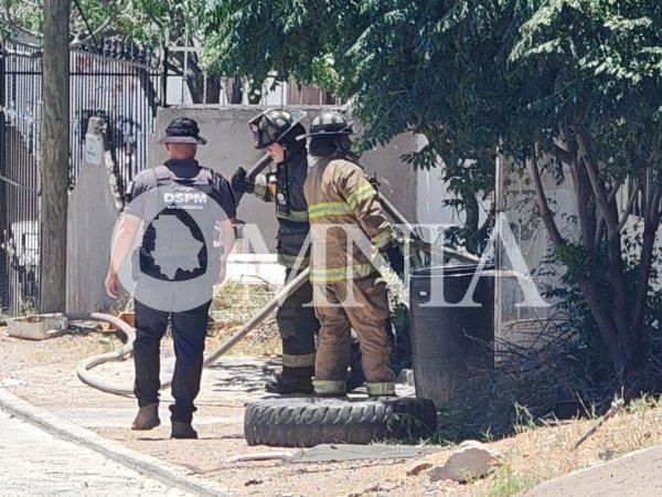 Incendio consume patios de dos viviendas en Cumbres del Sur; rescatan tres cerdos