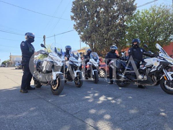 Policías viales escoltan de emergencia a niña con quemaduras